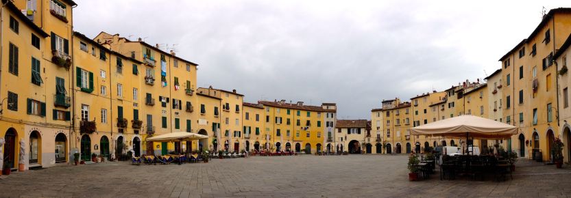 Piazza dell-anfiteatro Lucca